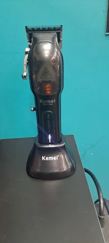 Vende-se duas máquina wahl e kemei 
