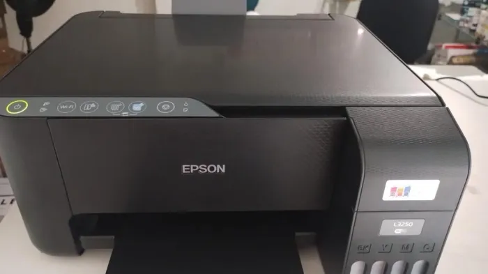Vendo impressora Epson l3250 com Wi-Fi e tank de tinta cheio 