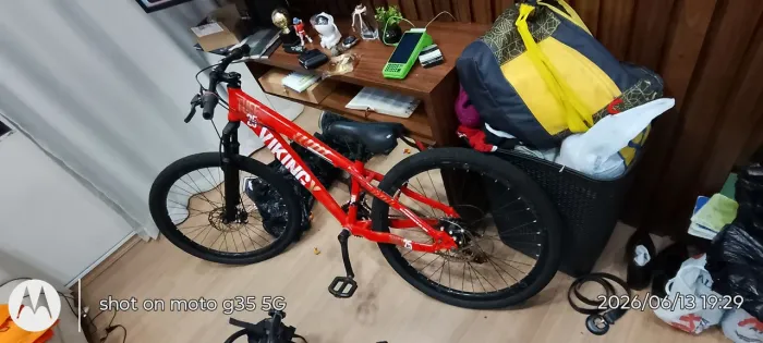Vendo Mountain bike VikingX Tuff 25 original, na cor vermelha.