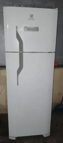 Geladeira Electrolux dúplex semi nova