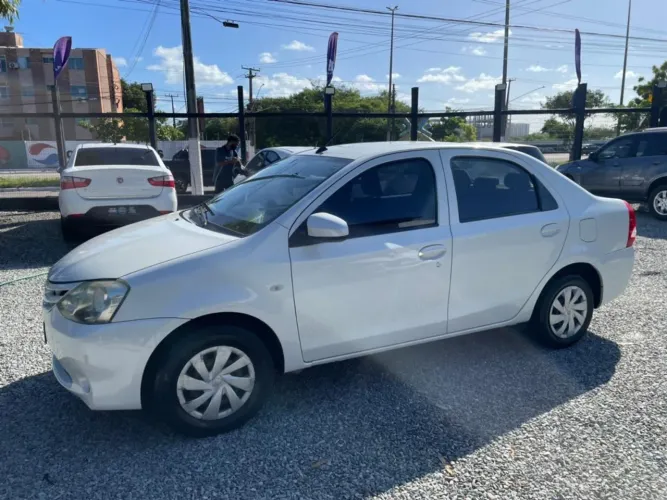 Toyota Etios X Sedan 1.5 Flex 16V 4P Mec. 2017