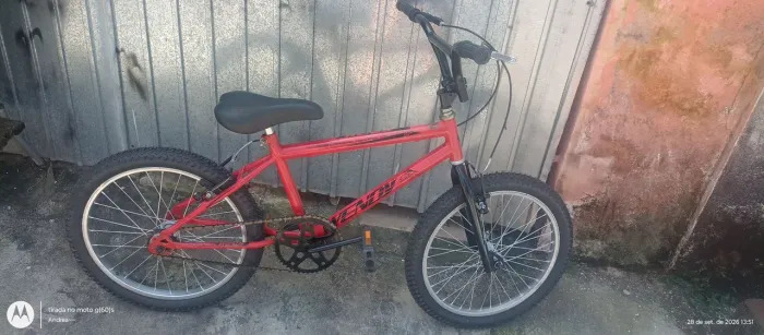 Bicicleta aro 20 Cross praticamente nova