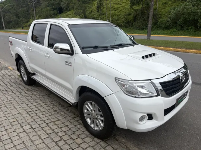Toyota Hilux CD SRV D4-d 4X4 3.0 TDI Diesel AUT 2015