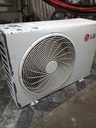 Condensadora LG 12 mil BTUs serpentina de alumínio com vazamento