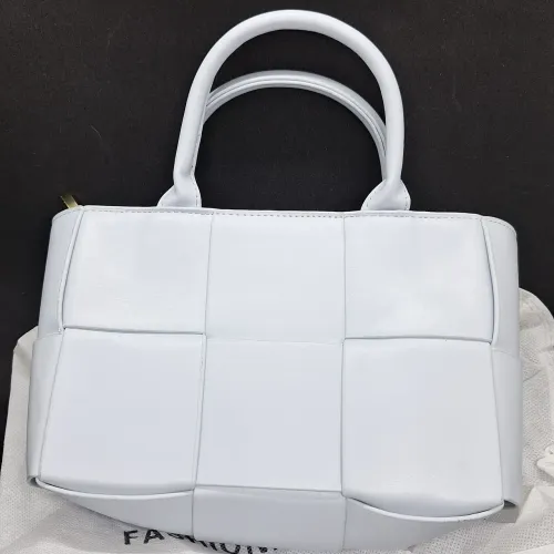 Bolsa Feminina Alça de Mão - Estilo Trançada (Inspirada) - Nova