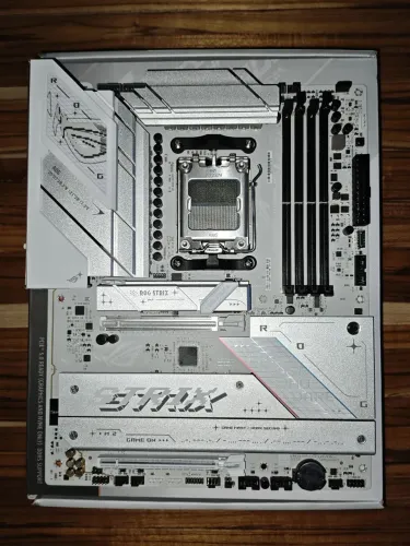 Placa-Mãe ASUS ROG Strix B850-A Gaming WiFi AM5 DDR5 Branca - Seminova