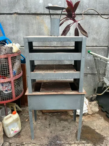 Vendo churrasqueira semi nova