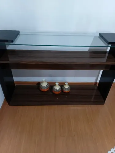 Aparador, de vidro grosso ,semi novo ,830,3 partes que podem ser usadas reais