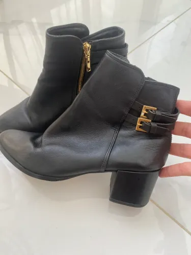 Bota em couro legítimo