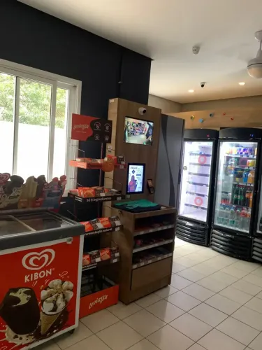 Condomínio Clube Vende com 2 dts, 1 WC, 1 Vaga 52 m2 de área util varanda integrada Portar