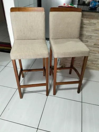 2 Banquetas bem conservadas
