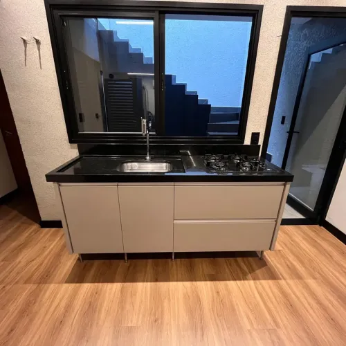 Conjunto de 2 balcões de cozinha MDF com granito São Gabriel,cooktop 4 bocas.