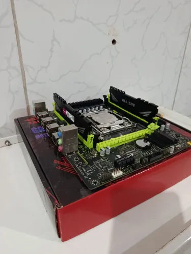 Vendo kit Xenon com processador placa mãe e memória ram 16 gigas ou troco em 2 memória ram