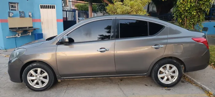 Nissan Versa SL 1.6 16V Flex Fuel 4P Mec. 2014