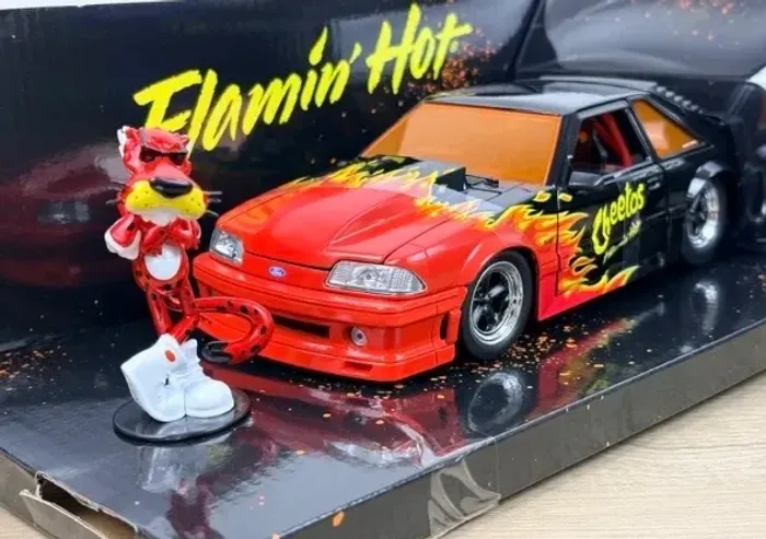 Vendo carro miniatura temáticos 1:24 escala 