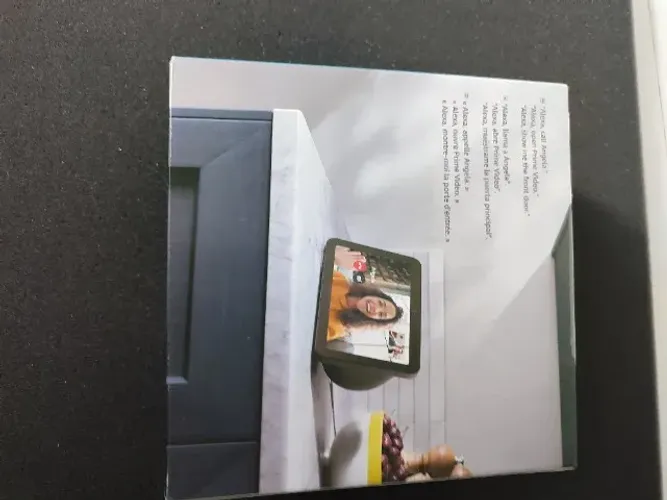 Caixa de Som Amazon Echo Show 8 3ª Geração com Tela de 8" e Alexa integrada