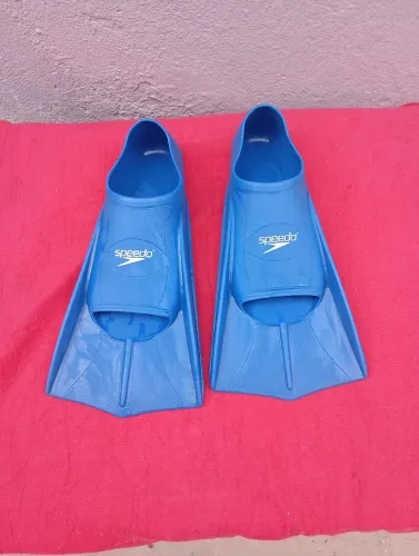 Nadadeira ou pé de pato marca Speedo n°36 mas falta 37 tambem