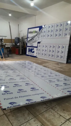 Vendo fachada em ACM com estrutura galvanizada 