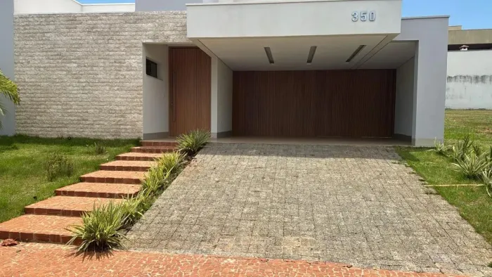 Casa de condomínio para aluguel tem 230 metros quadrados com 4 quartos