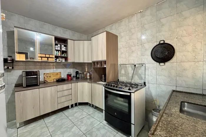 Duas casas independentes no Jardim Guarujá por apenas R$310.000,00 em Itapira-SP