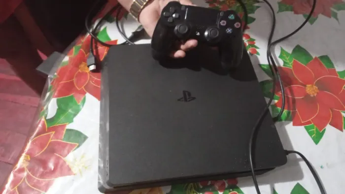 Leia com atenção. Vendo PS4 Slim. 