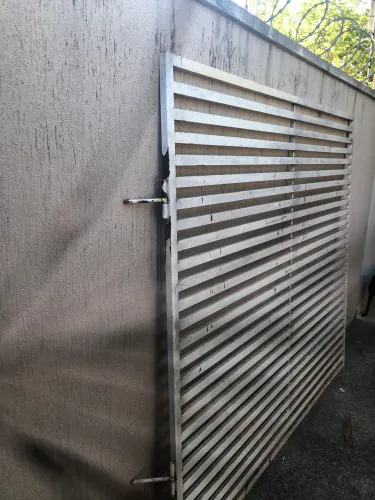 Grade de Ferro / Portão 2,40 x 2,14m - Excelente Estado
