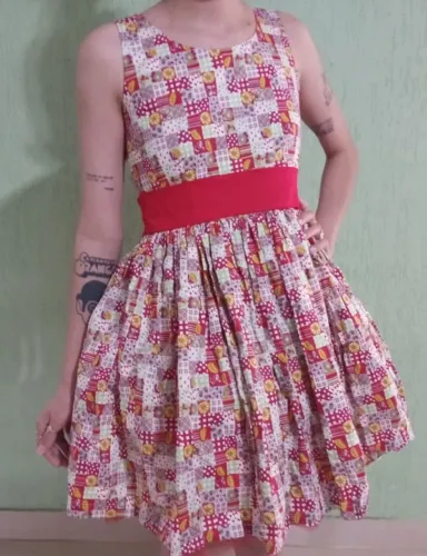 Vestido junino xadrez com girassóis tam. P