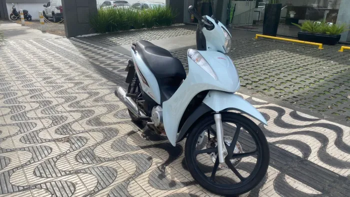 HONDA BIZ 2015 BRANCA - IMPECÁVEL (APENAS 24.000 KM)
