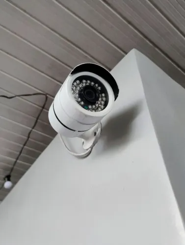 Kit Segurança Completo: 4 Câmeras + DVR Ípega (Grava 15 dias) + Fonte + +100m Cabo