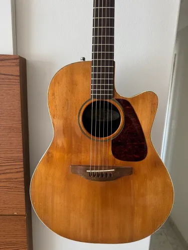 Violão Ovation Americano