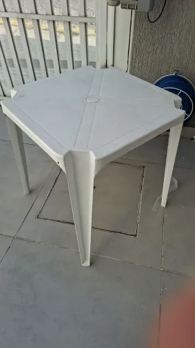 Mesa branca plástico