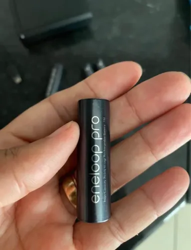 Pilhas AA e Carregador Eneloop Pro