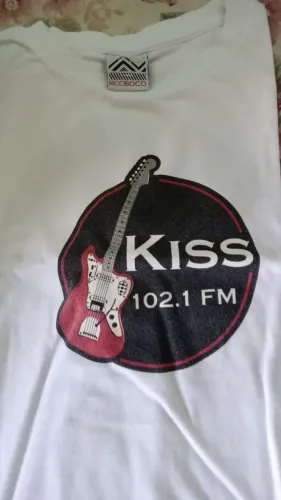 02 camiseta da rádio Kiss fm