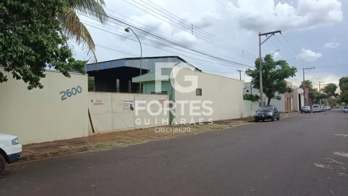 Imóvel Comercial com 805m² em um terreno de 5.355m² sendo 3 galpão aberto + escritório, no