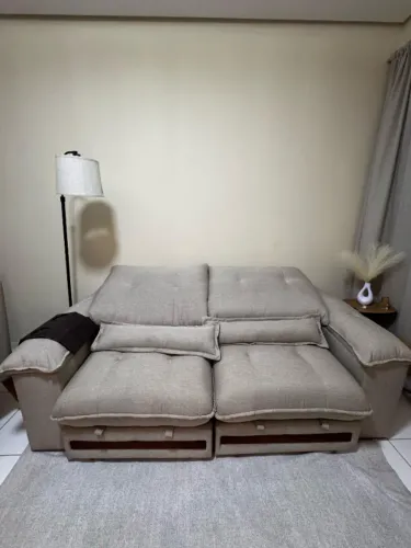 SOFÁ RETRÁTIL IMPERMEÁVEL 2.10 ? PRATICAMENTE NOVO!