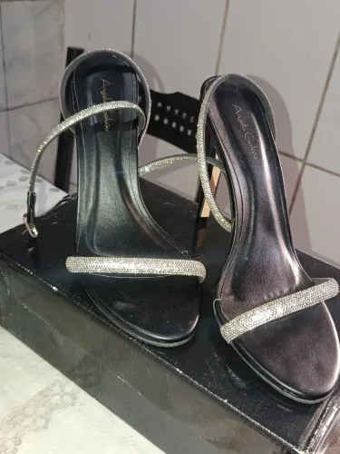 Sandália Com Strass e Fivela Feminina 11cm