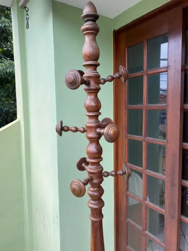 Cabideiro de Madeira de Lei Antigo 