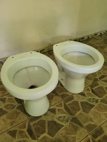 Vendo 2 vasos sanitário santa clara usados