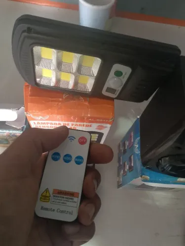 Luminária com placa solar