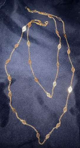 Colar romannel folhas