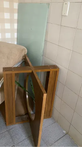 Vende-se mesa sem as cadeiras