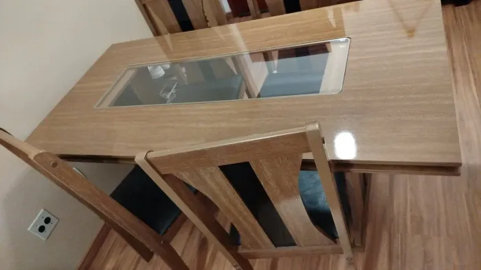Mesa de jantar com 4 cadeiras