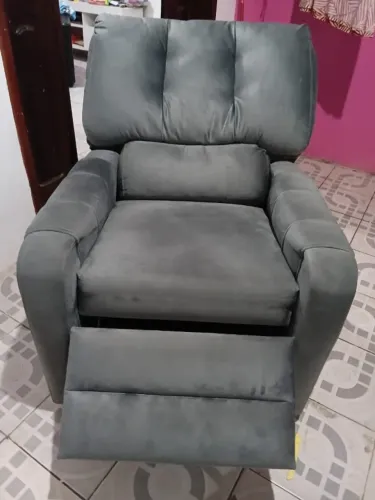 Poltrona Reclinável Confortável em Ótimo Estado