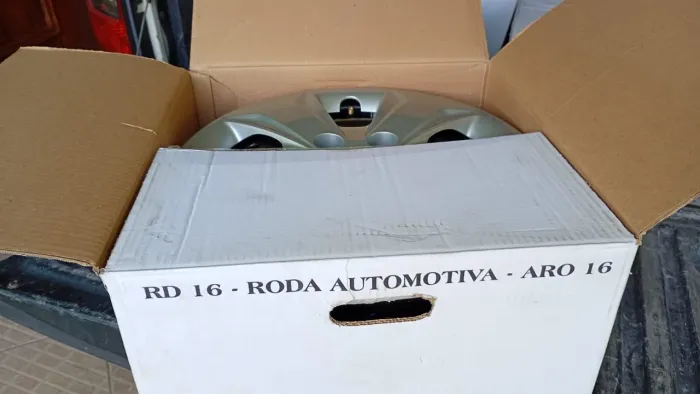 Jogo de rodas + calotas para Creta