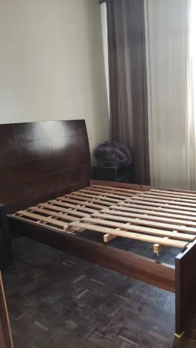 Cama de casa em mogno quen