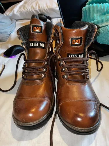 Bota coturno marrom da CAT