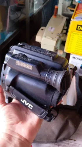 Filmadora JVC GR-AX2U