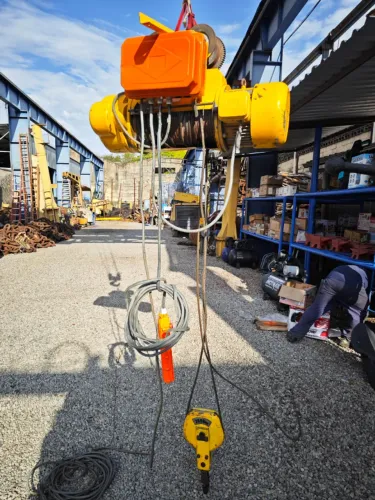 Talha elétrica 2 toneladas / 6 movimentos / 220 v - trifásica