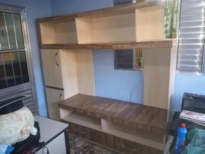 Estante de sala