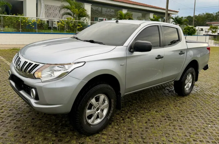 Mitsubishi L200 Triton Sport GLX 2.4 CD Diesel Mec. 2018